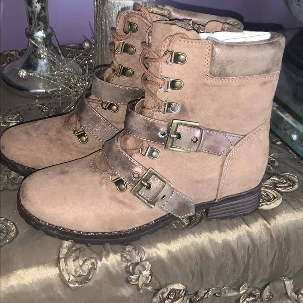 Girls faux suede boots